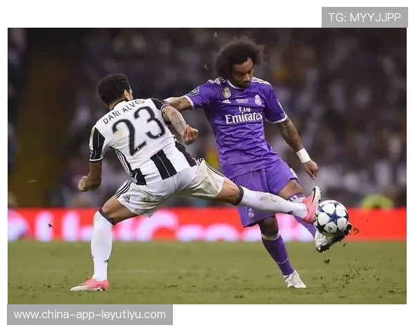 巴黎圣日耳曼边中结合打穿防区