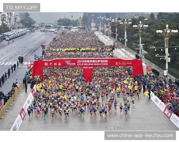 “武汉马拉松赛：选手的拼搏，让赛道见证奇迹”