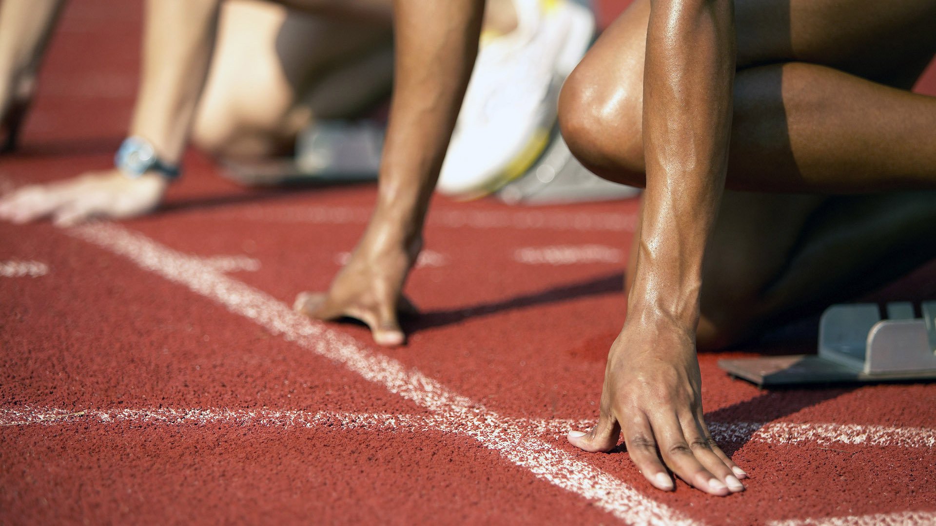 乐鱼体育地址-AI双杀回归!创业板四连涨,“宁王”又回来了!